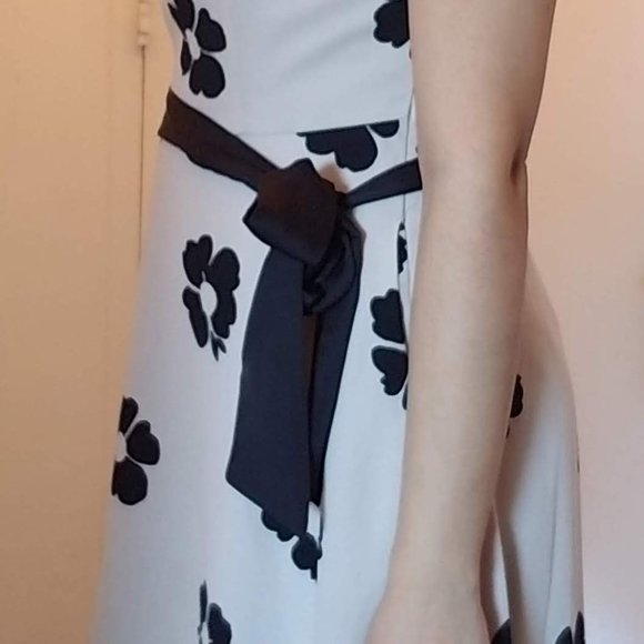 LC Lauren Conrad Spring Daisy Dress. Size 10 - Picture 3 of 4